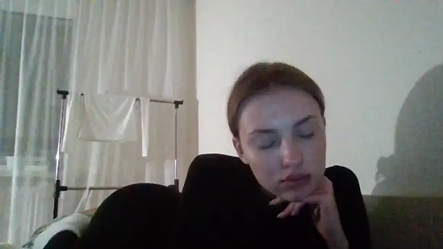 Snapshot of Sweety_Nika chatting on December 14, 12:22 am Sweety Nika online show from December 14, 12:22 am