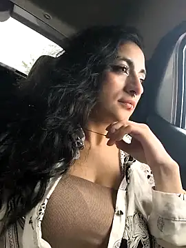 Lila Desiree online show from October 1, 6:45 pm