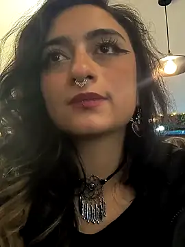 Lila Desiree online show from February 1, 2:05 am