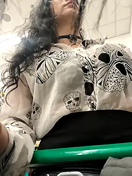 Lila Desiree online show from April 6, 12:50 am