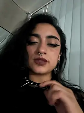 Lila Desiree online show from December 15, 5:30 pm