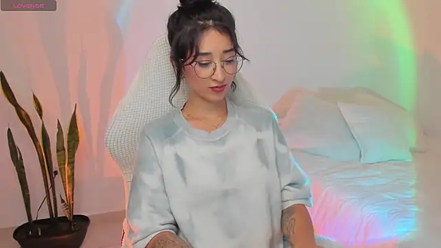 Snapshot of Eileenford_ chatting on February 11, 11:33 pm Eileenford online show from February 11, 11:33 pm