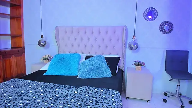 Snapshot of scarleett_brown_ chatting on September 18, 7:06 pm scarleett brown online show from September 18, 7:06 pm
