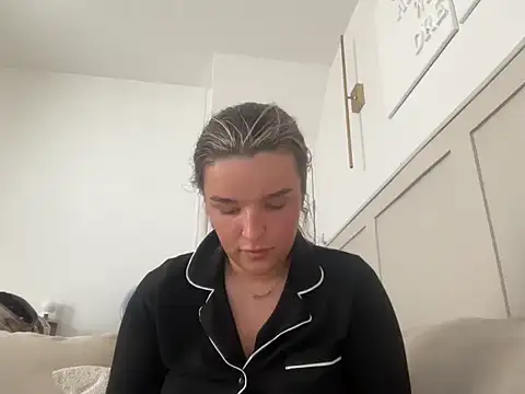 maisiesmithx online show from September 17, 10:06 am