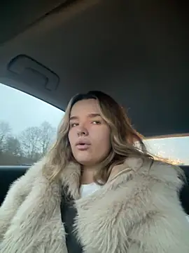 maisiesmithx online show from December 16, 8:40 am