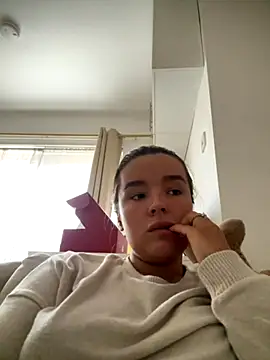 maisiesmithx online show from October 8, 11:01 am