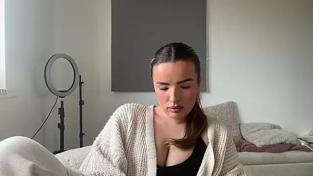 maisiesmithx online show from March 13, 2:44 pm