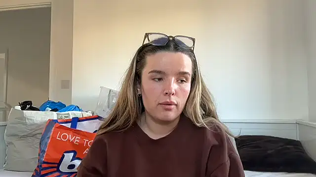 maisiesmithx online show from April 13, 5:50 pm