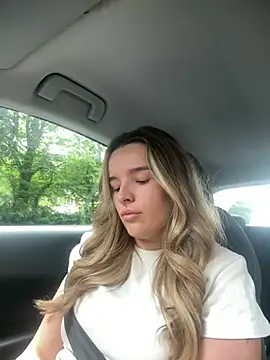 maisiesmithx online show from June 17, 8:25 am