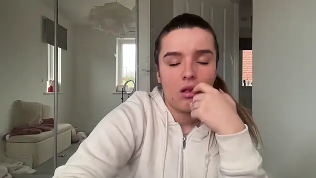 maisiesmithx online show from February 23, 5:13 pm