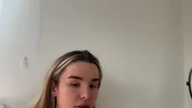 maisiesmithx online show from May 13, 11:17 am