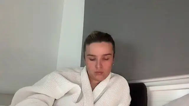 maisiesmithx online show from April 23, 8:10 pm