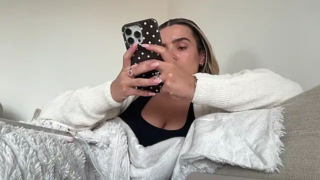 maisiesmithx online show from April 26, 4:26 pm