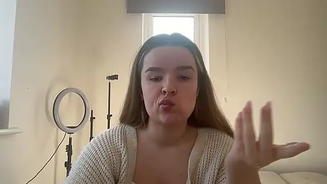 maisiesmithx online show from March 18, 12:30 pm