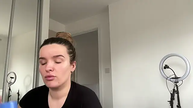 maisiesmithx online show from April 4, 1:17 pm