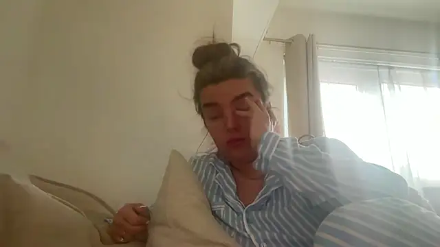 maisiesmithx online show from October 28, 12:15 pm