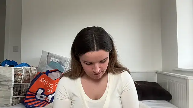 maisiesmithx online show from April 10, 1:40 pm