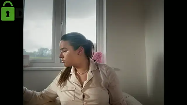 maisiesmithx online show from February 6, 2:46 pm