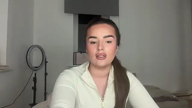 maisiesmithx online show from March 12, 8:46 pm