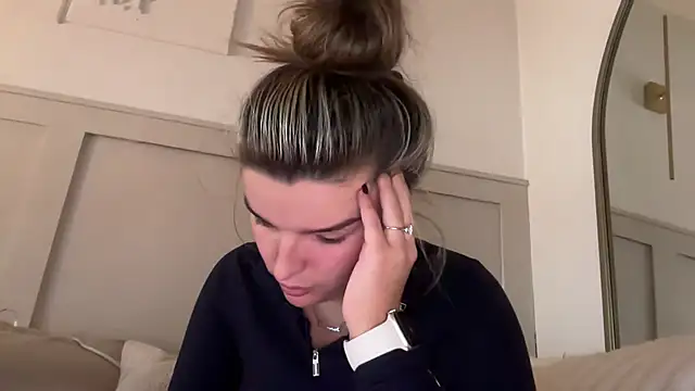 maisiesmithx online show from November 21, 7:35 pm