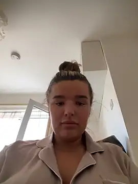 maisiesmithx online show from October 6, 2:40 pm
