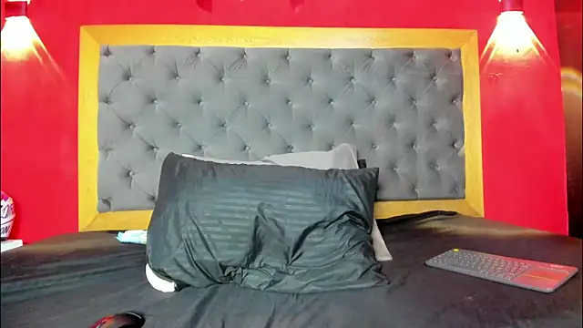 YayaHilton online show from April 11, 5:37 am