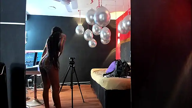 YayaHilton online show from January 8, 4:18 am