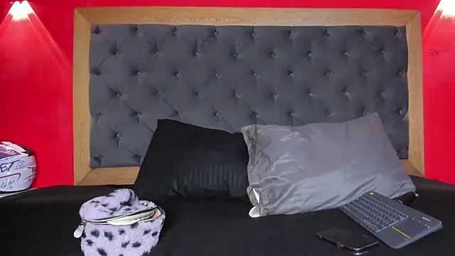 YayaHilton online show from April 9, 5:31 am