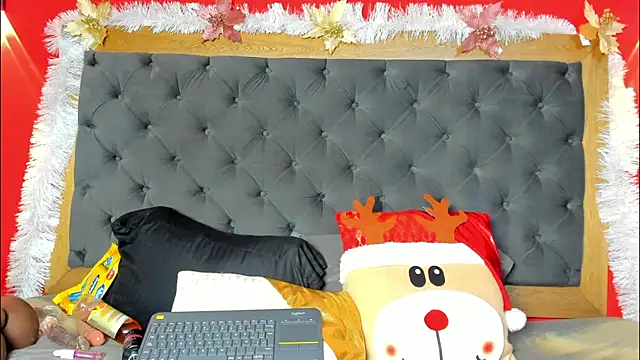 YayaHilton online show from December 16, 5:11 am