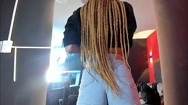 YayaHilton online show from October 29, 4:44 am