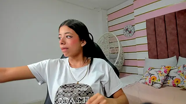 coraltaylor online show from December 15, 6:48 pm