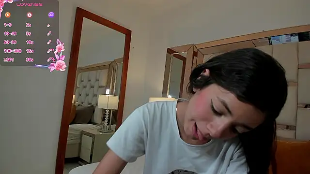 coraltaylor online show from December 6, 1:57 am