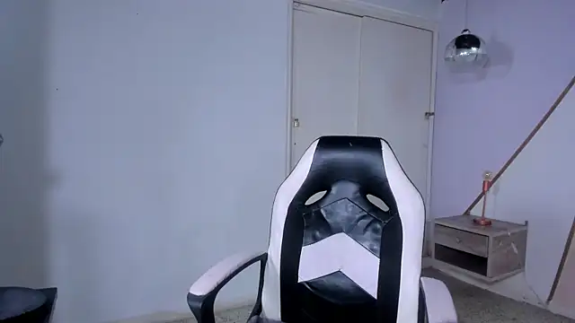 coraltaylor online show from March 16, 12:45 am