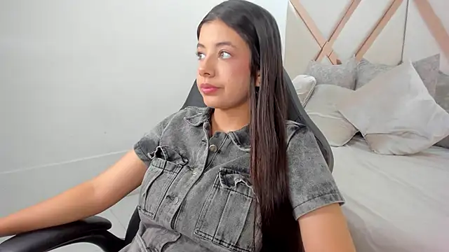 coraltaylor online show from April 26, 1:19 pm