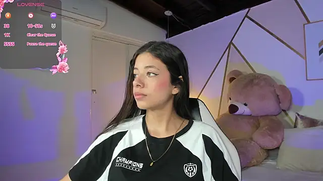 coraltaylor online show from December 7, 3:58 pm