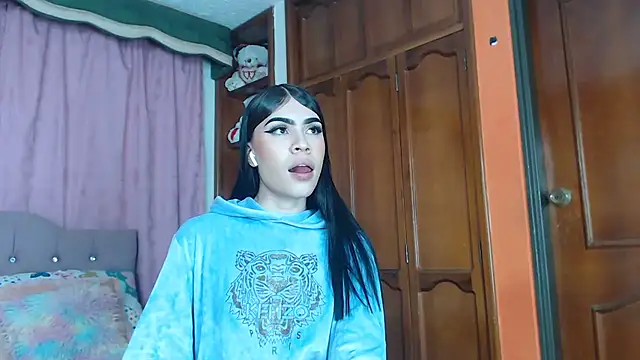 Snapshot of cuttebabe_ chatting on March 17, 11:35 pm cuttebabe online show from March 17, 11:35 pm