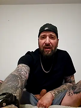 Beardedtattood online show from March 28, 4:46 am