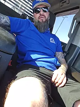 Snapshot of Beardedtattood chatting on June 7, 12:21 pm Beardedtattood online show from June 7, 12:21 pm