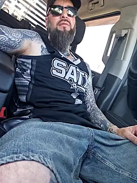 Snapshot of Beardedtattood chatting on May 19, 3:08 pm Beardedtattood online show from May 19, 3:08 pm