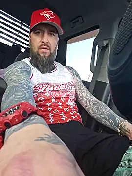 Snapshot of Beardedtattood chatting on May 18, 10:31 am Beardedtattood online show from May 18, 10:31 am