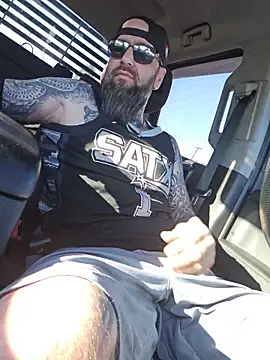 Snapshot of Beardedtattood chatting on May 30, 11:27 am Beardedtattood online show from May 30, 11:27 am