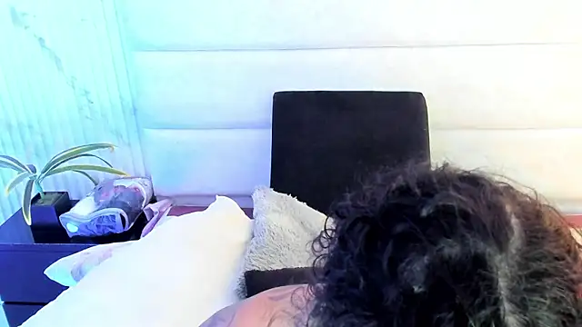 Reginavegaa online show from December 3, 11:42 am