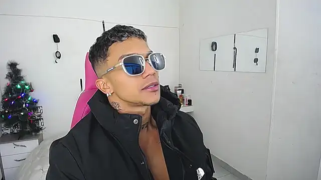 Leonard Price online show from December 3, 2:27 pm