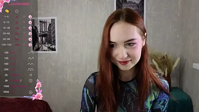 Snapshot of Emily_Klein_ chatting on December 6, 7:04 am Emily Klein online show from December 6, 7:04 am