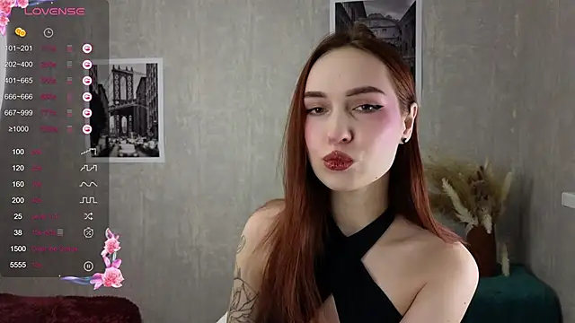 Snapshot of Emily_Klein_ chatting on December 5, 7:10 am Emily Klein online show from December 5, 7:10 am