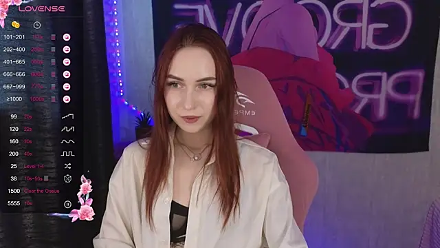 Snapshot of Emily_Klein_ chatting on February 12, 10:24 am Emily Klein online show from February 12, 10:24 am