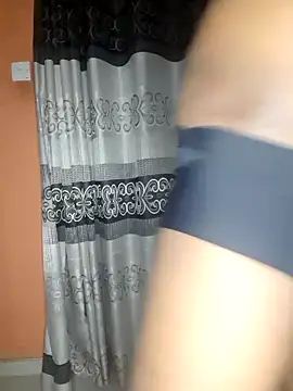 Snapshot of SuranSexy33 chatting on November 13, 11:52 pm SuranSexy33 online show from November 13, 11:52 pm