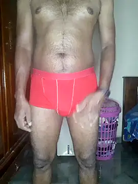 Snapshot of SuranSexy33 chatting on February 14, 7:52 am SuranSexy33 online show from February 14, 7:52 am