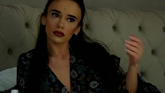 KateReevah online show from March 25, 8:30 pm