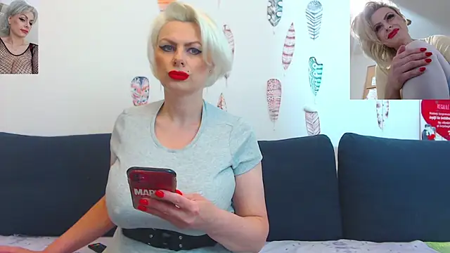 Snapshot of ForeverBarbie_ chatting on June 20, 12:04 am ForeverBarbie online show from June 20, 12:04 am